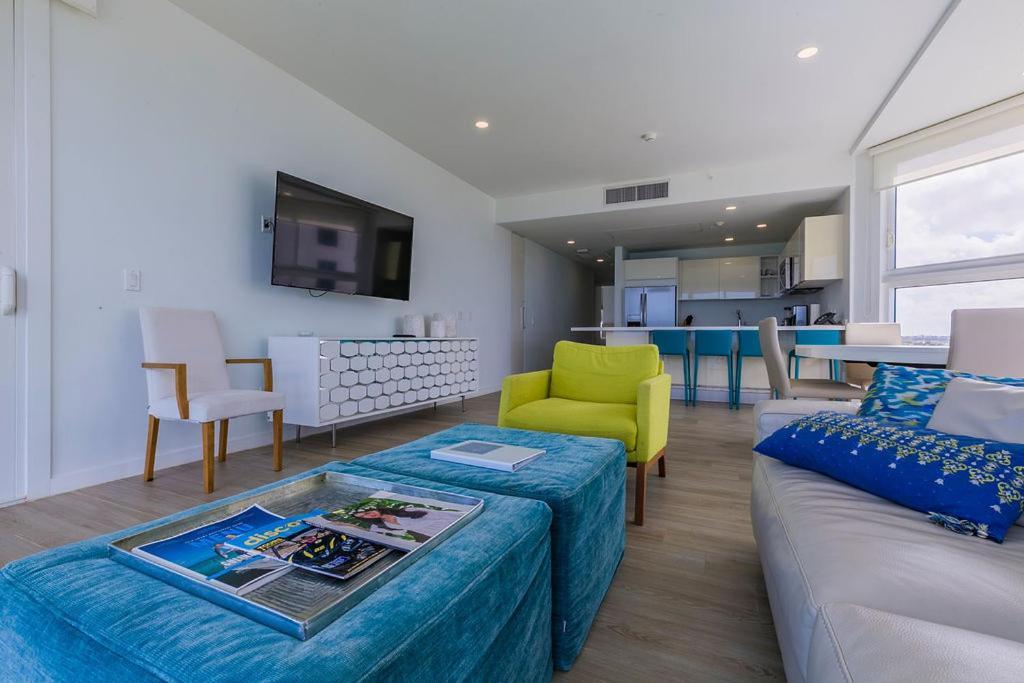 Azure Beach Residences Palm Beach Exterior photo