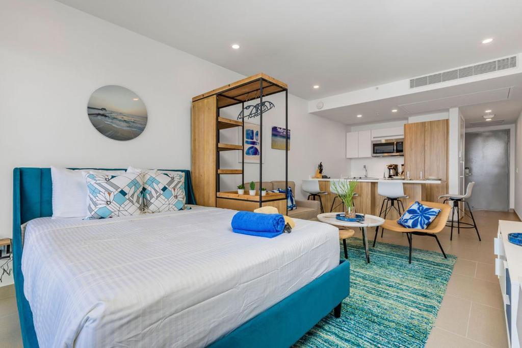 Azure Beach Residences Palm Beach Exterior photo